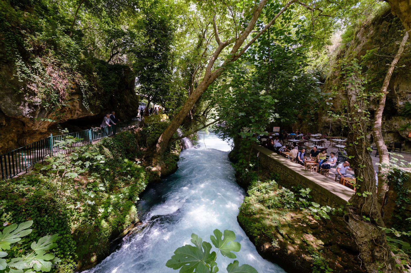 Фото 15. Река Дюден в парке Düden Şelalesi. Рассказы туристов об экскурсиях в Анталии. Интересные достопримечательности, что можно посмотреть во время отдыха в Турции. 1/50, 8.0, 250, -0.33, 14. 