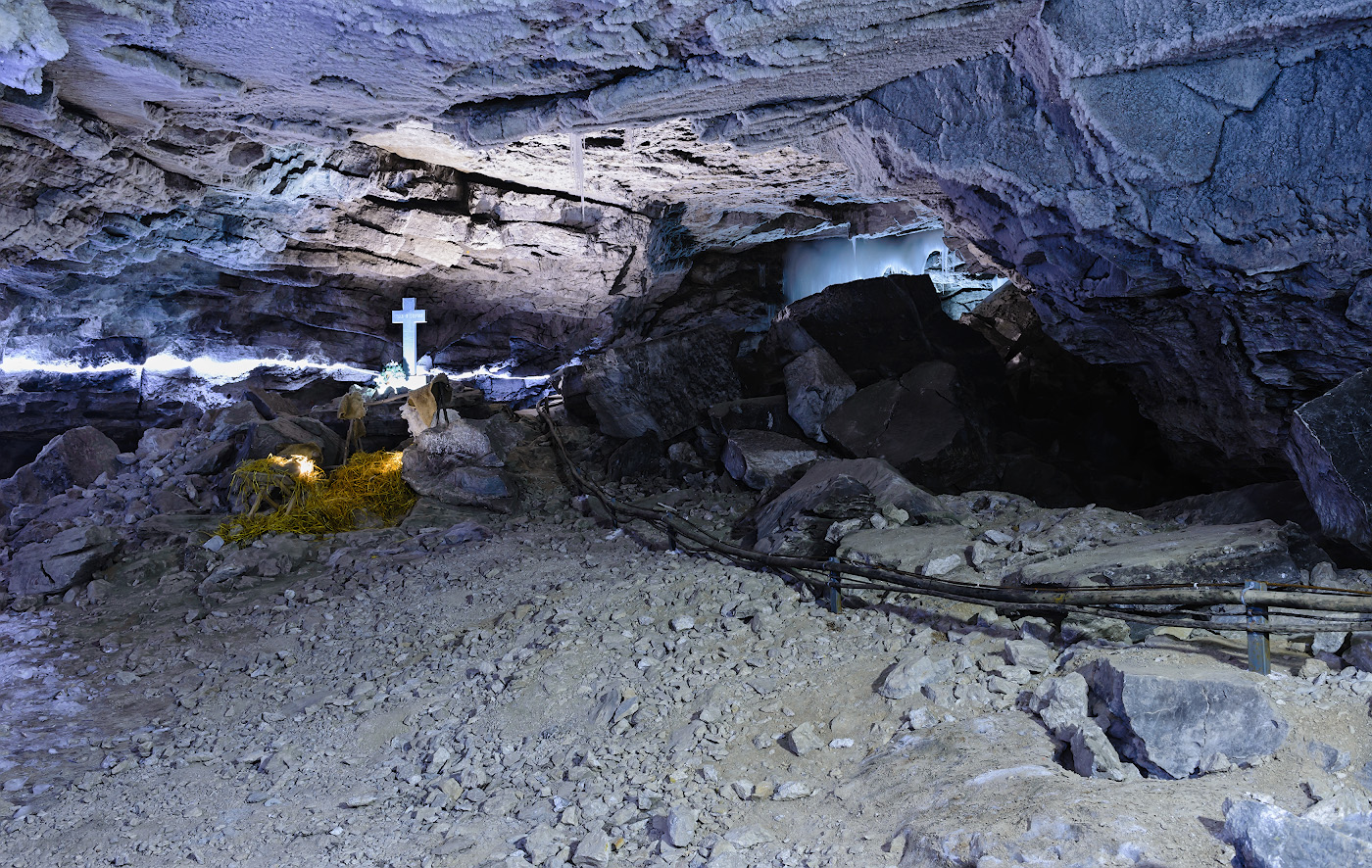Фото 19. Пример съемки Крестового грота Кунгурской пещеры на широкоугольный объектив. 2.0, -0.33, 8.0, 400, 29.