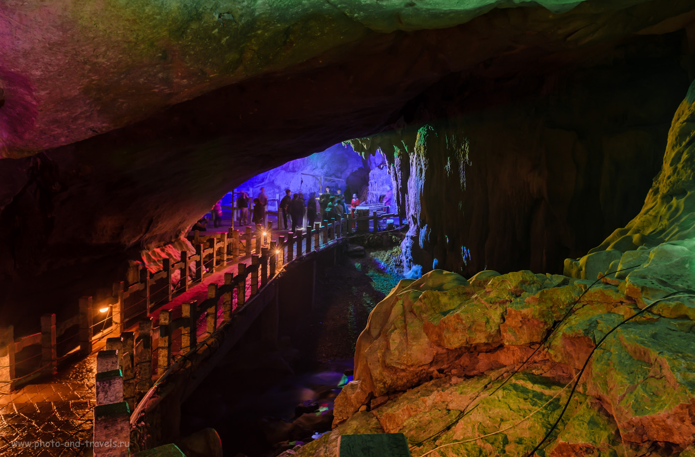 Фото 4. Экскурсионные туры в Китай. Поездка в Гуйлинь. Подземный мост в Guanyan Cave (6 секунд, f/8, 17мм, 100)