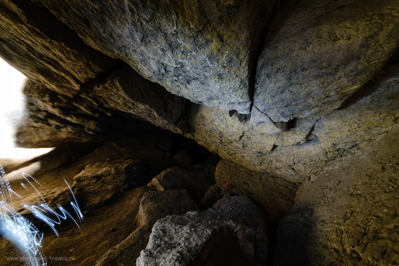 Фотография 28. Бабочка, зимующая в Зотинской пещере. Освещал фонариком. 30 сек., -0.67, 5.6, 800, 14.