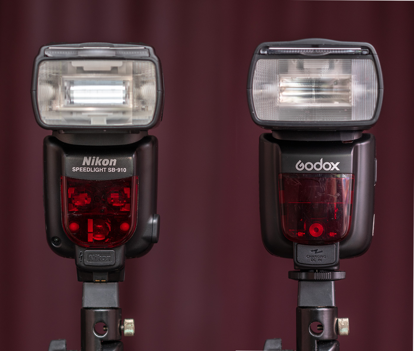 Фото 1. Сравнение внешнего вида вспышек Nikon SB-910 и Godox TT685n. Вид спереди. Отзыв владельца.