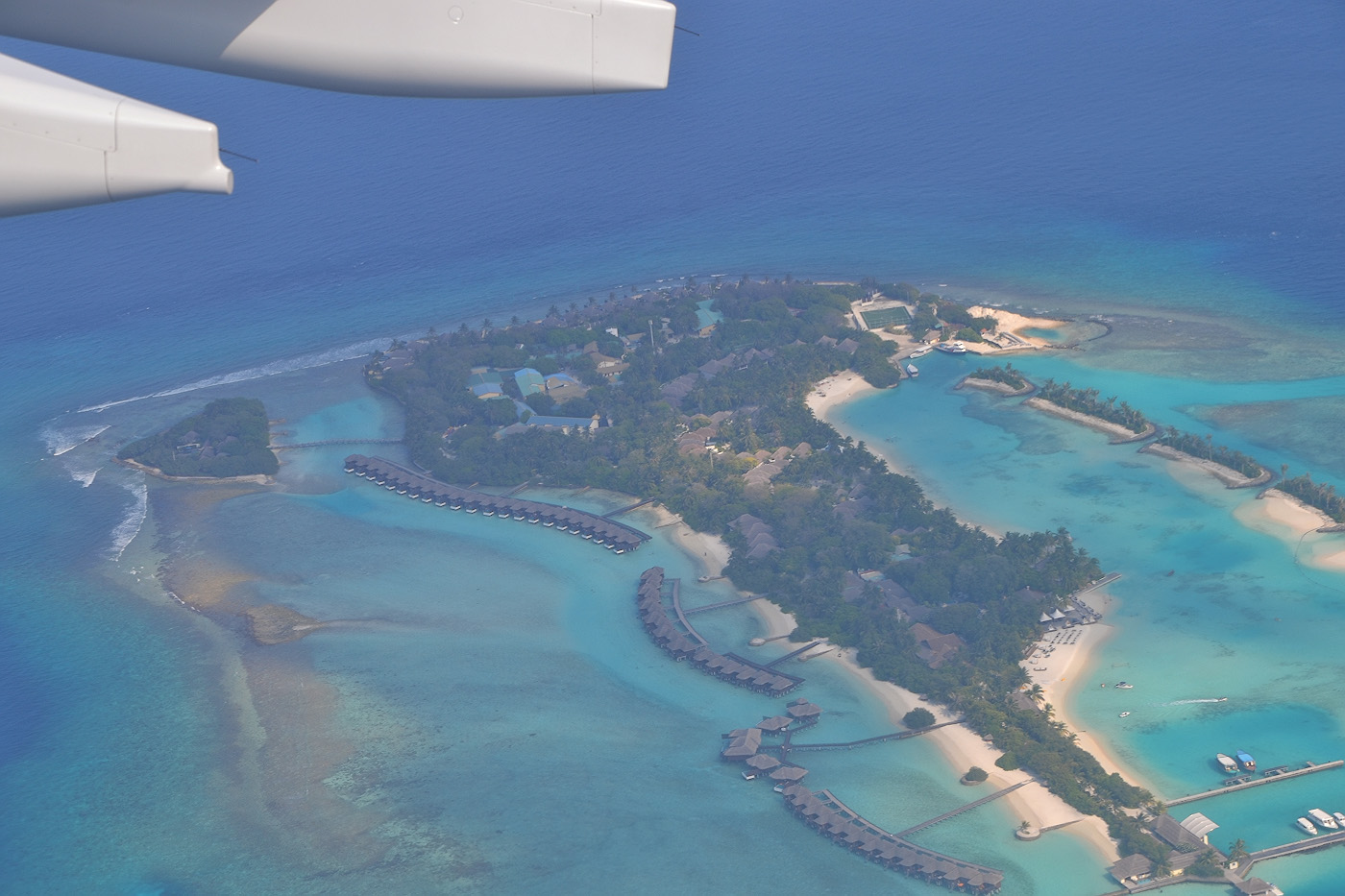 Фото 5. Вид на Мальдивы с самолета. Стоит ли совмещать отдых со Шри-Ланкой. 1/250, 8, 100, 3.