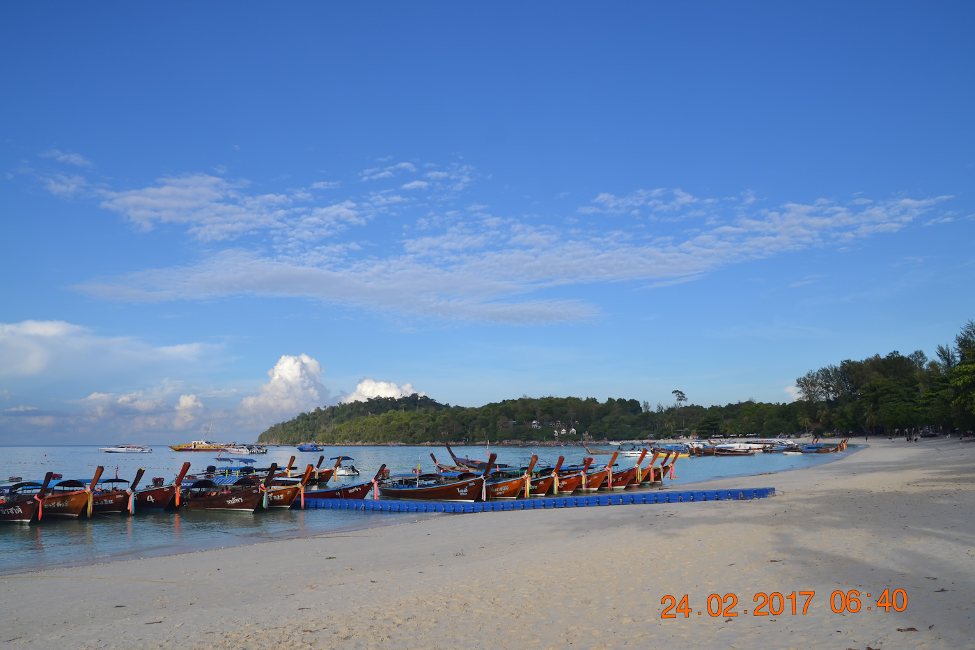 Фотография 9. Вид на пляж Паттайя на острове Ко Липе. Стоит ли ехать отдыхать в Таиланд самостоятельно? 1/400, 10.0, 100, 55.