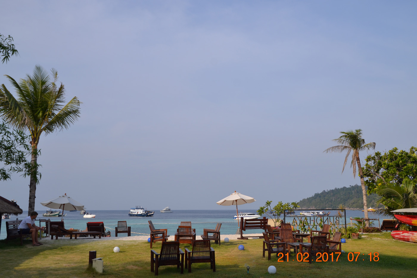 Фото 16. Зона отдыха отеля «Bundhaya Resort***» на пляже Паттайя острова Ко Липе. Отчеты туристов о поездке в Таиланд своим ходом. 1/400, 10.0, 100, 55.