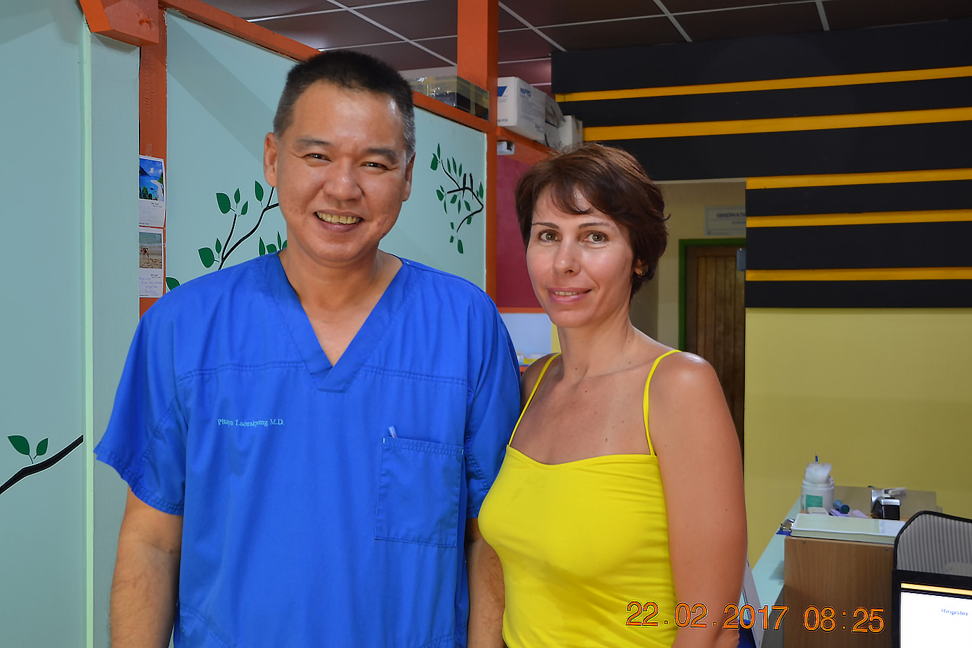 Фото 27. Памятное фото с доктором из клиники «SAMS» (Southern Andaman Medical Clinic) на Ко Липе. Что делать, если заболел во время отдыха в Таиланде. 1/20, 5.0, 400, 55.