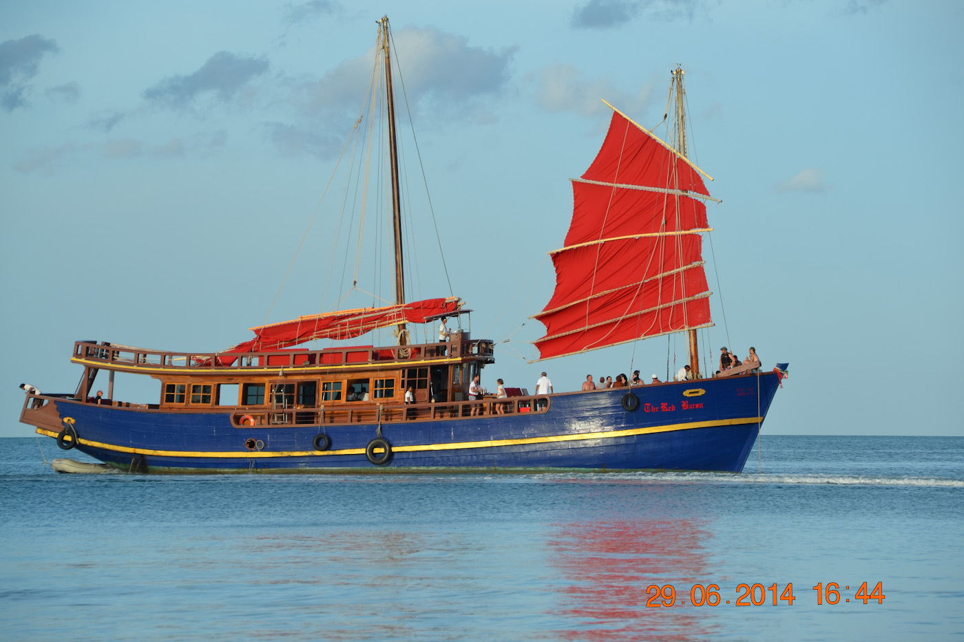 Фото 4. Прогулочный корабль, на котором можно отправиться на экскурсию по островам Таиланда. 1/250, 8.0, 100, 120.