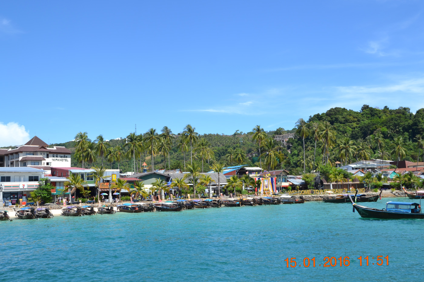 Фотография 5. Вид на катера на острове Пхи Пхи Дон. 1/320, 9.0, 100, 55.