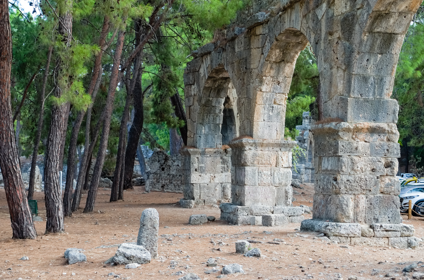 Фото 5. Остатки акведука в древнем городе Фаселис в Турции. 1/250, 2.8, 320, 45.