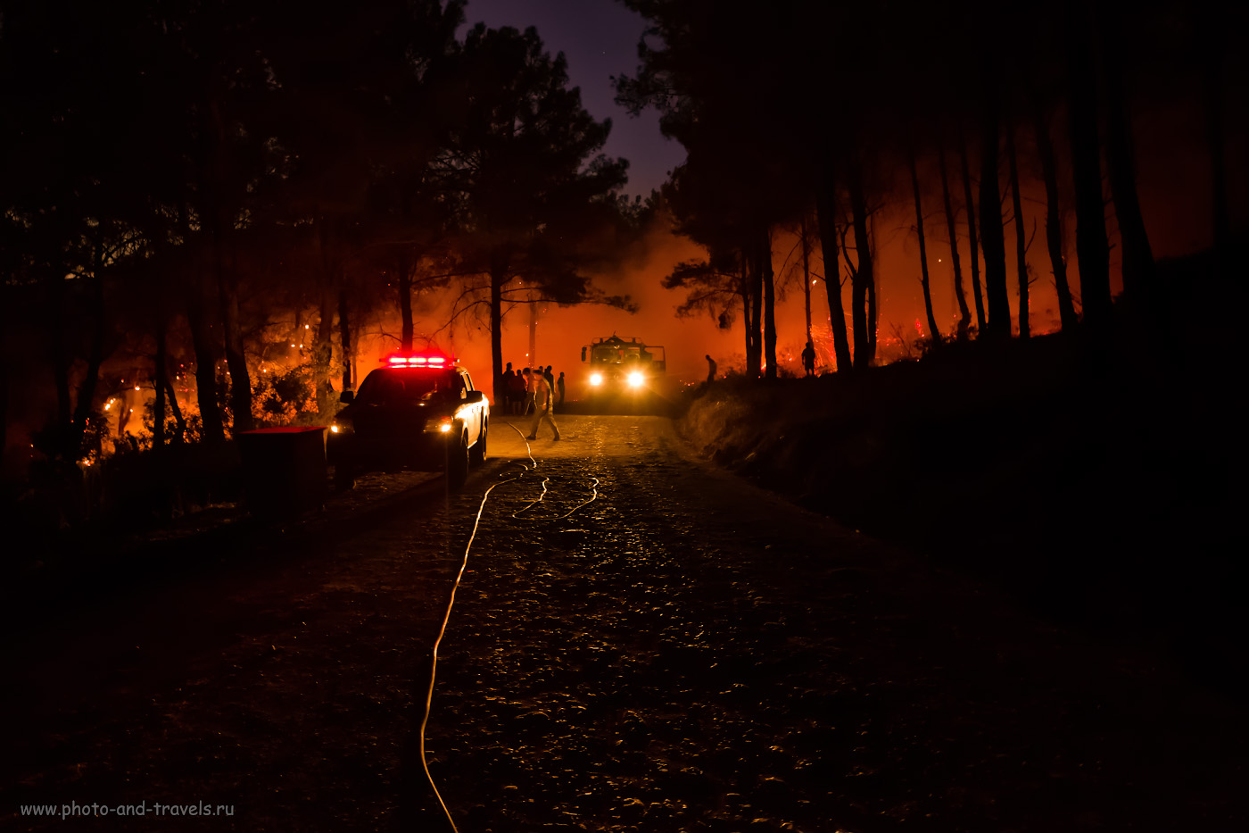 Фото 26. Пожар в лесу по пути от маяка Гелидония в поселок Караёз. Опасно ли в Турции ходить по горам? В=0,1 сек., f/2.8, ISO 3200, -0.67, ФР=16 мм.