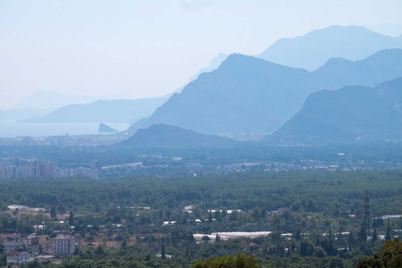 25. Вид со смотровой площадки на горы к югу от Анталии. 1/550, 9.0, 200, +0.33, 110.