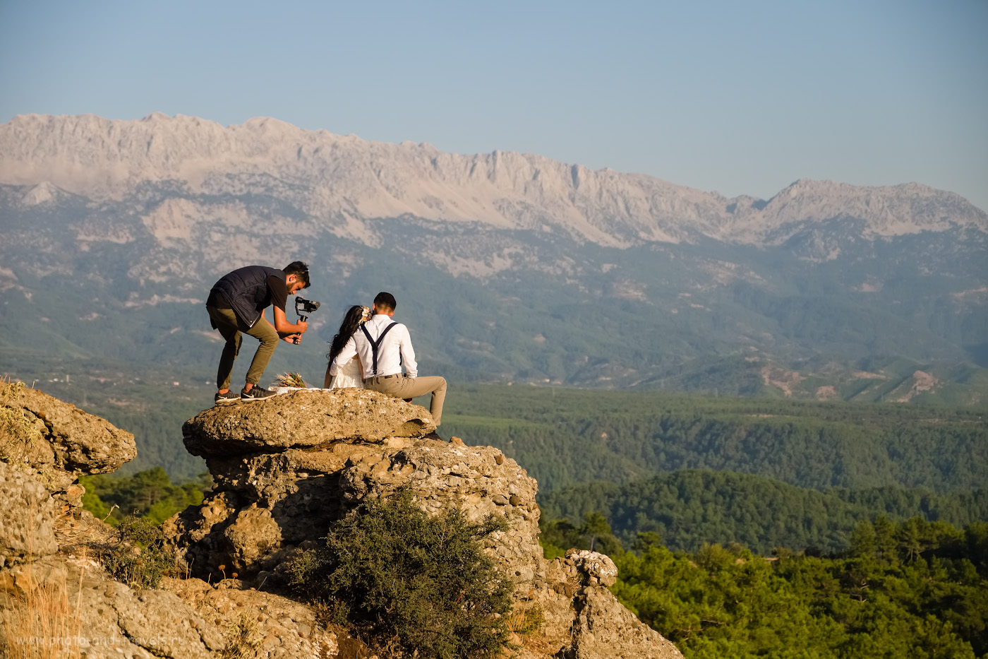 12. Фотограф снимает свадебную фотосессию на стене каньона Тазы в Турции. 1/3200, 2.8, 200, -0.33, 53.