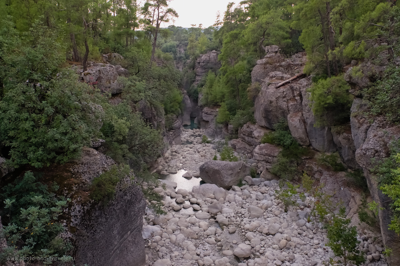 17. Вид на ущелье ручья, впадающего в реку Кёпрючай выше по течению от моста Олук. 1/50, 5.0, 3200, -0.67, 16.
