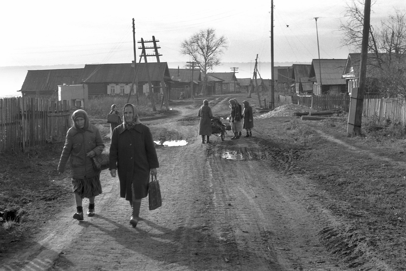 Фотография 2. Бабушки в Слободе. Старые фотографии села.