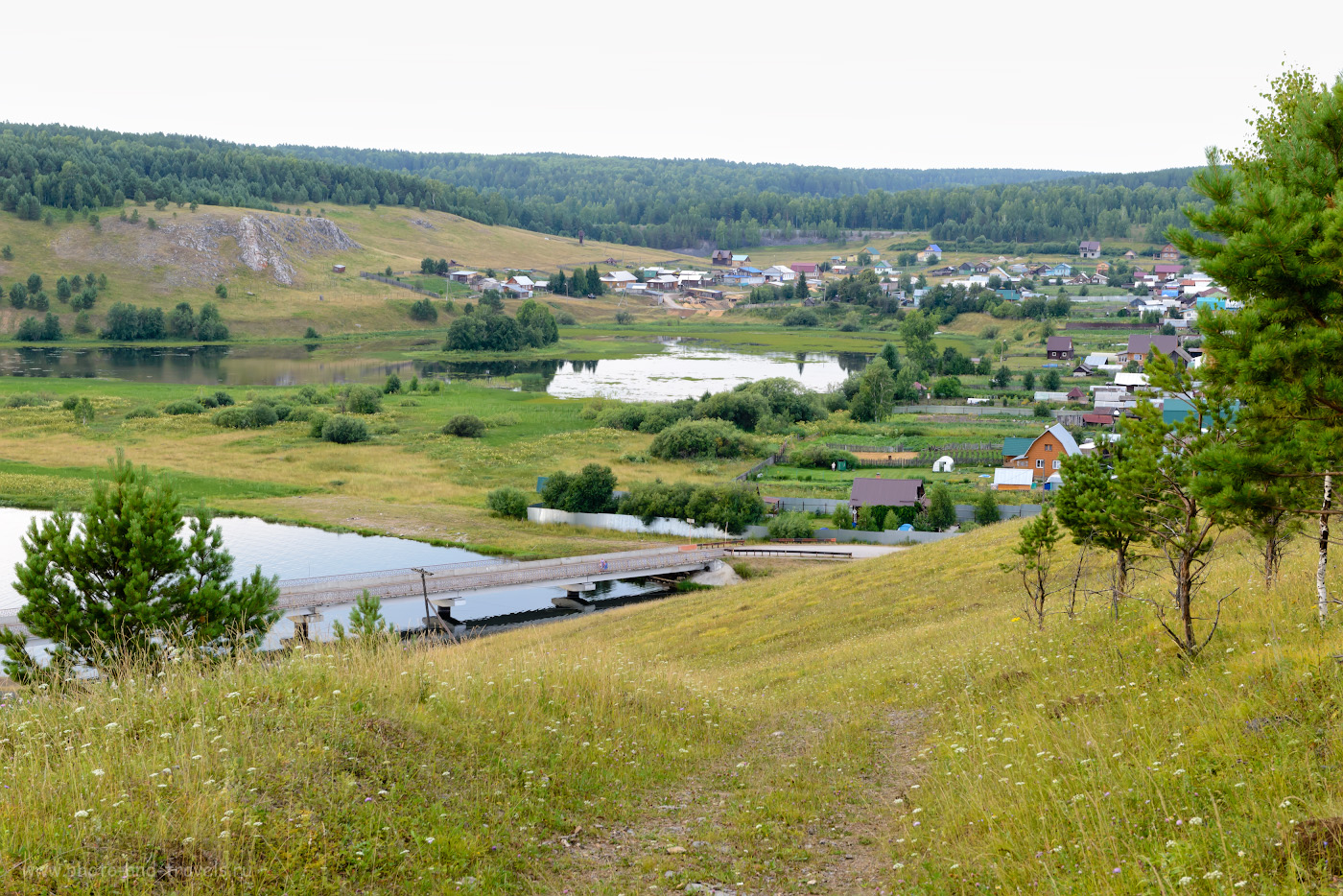 Фотография 3. Такая скала возвышается в северной стороне села Аракаево. 1/125, 8.0, 360, +0.33, 58.