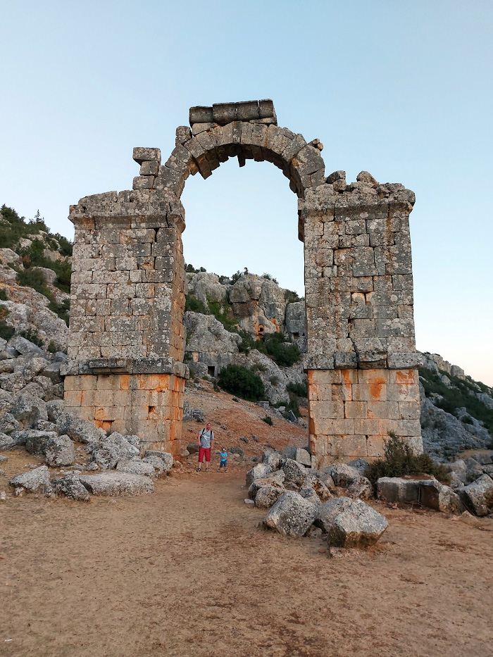 Фото 4. Развалины акведука античного города Ольба (Olba Antik Kenti). Что интересного посмотреть, отдыхая в Кызкалеси.
