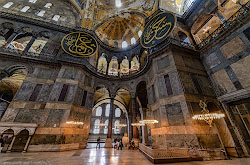 CHto mozhno posmotret v Stambule za 1 5 dnia Ekskursiia v mechet Sultanakhmet podzemnoe vodokhranilishche TSisterna Bazilika i sobor Sviataia Sofiia.