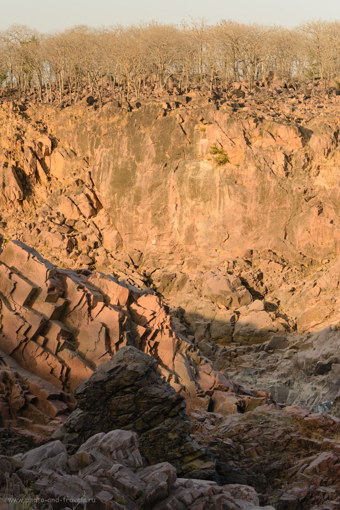 Фотография 7. Отвесные стены каньона реки Кен. Что посмотреть недалеко от Кхаджурахо. 1/200, 0.33, 14.0, 720, 100.