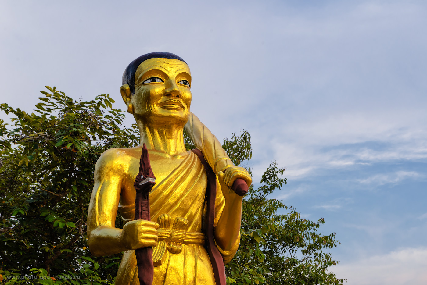 Снимок 26. Скульптура в храме Ват Пхра Яй (Wat Phra Yai) на холме Пратамнак. Отзыв о самостоятельной экскурсии в Паттайе. 1/160, -0.67, 10.0, 360, 70.