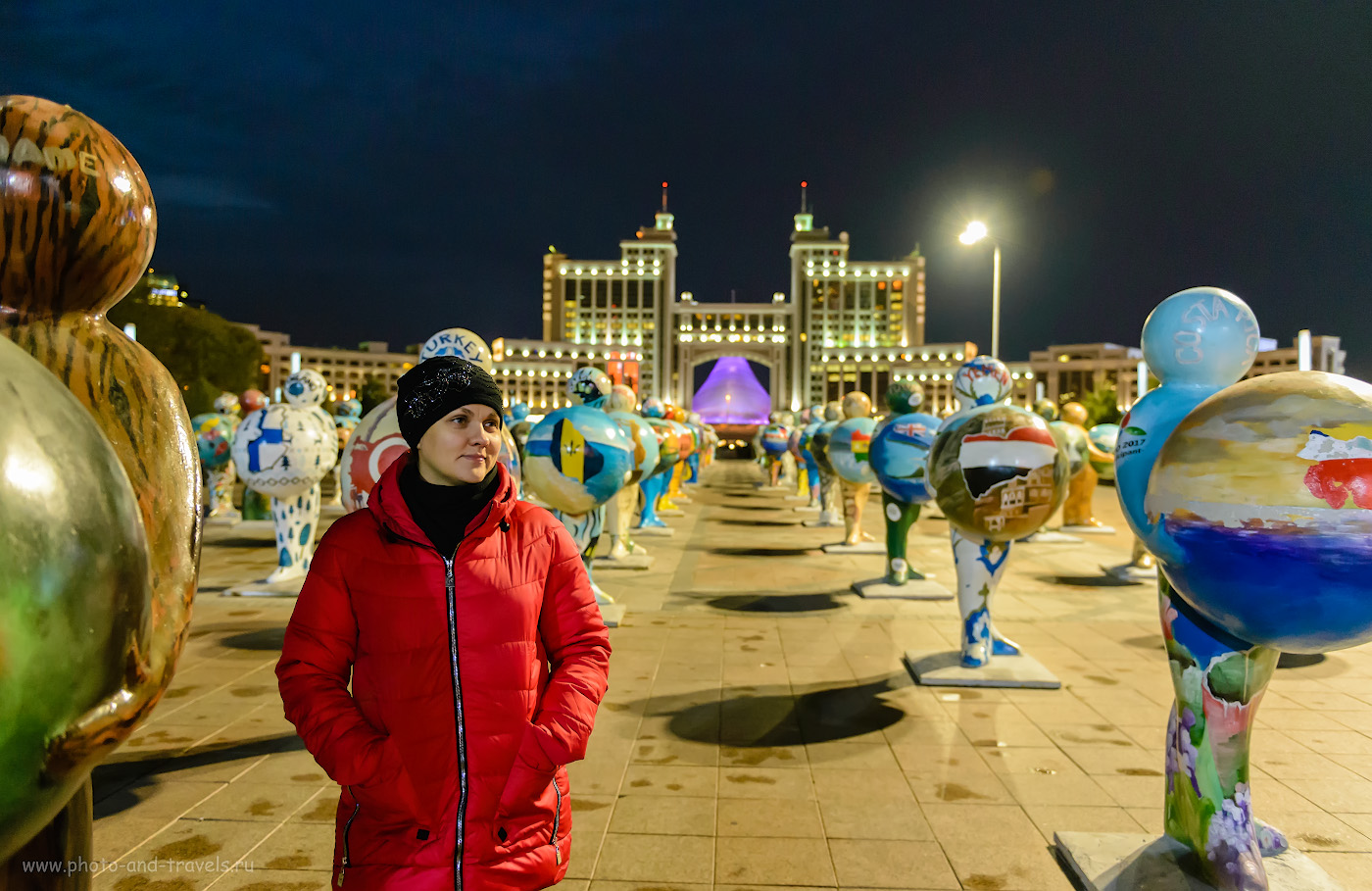 Фотография 17. Фигуры с глобусами на площади перед зданием «КазМунайГаз». Отзывы о прогулке по Астане. Что посмотреть в столице Казахстана за несколько часов. 1/40, +1.33, 2.8, 6400, 27.