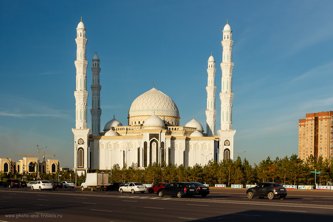 Снимок 22. Соборная мечеть «Хазрет Султан» в Астане. Интересные места столицы Казахстана. 1/400, +0.33, 8.0, 200, 35.