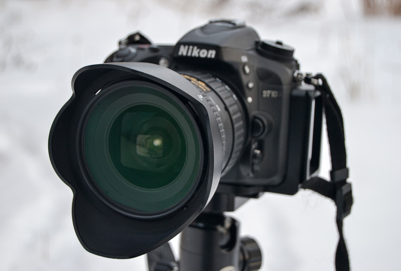 Фотография 8. Как выглядит объектив Tokina 11-16mm f/2.8 DX II с защитным светофильтром на Nikon D7100. Отзывы владельца. Снято на NIKON D3100 KIT 18-55. Настройки: 50.0 mm, ISO 100, f/5.6, 1/40 s, -2/3 EV.