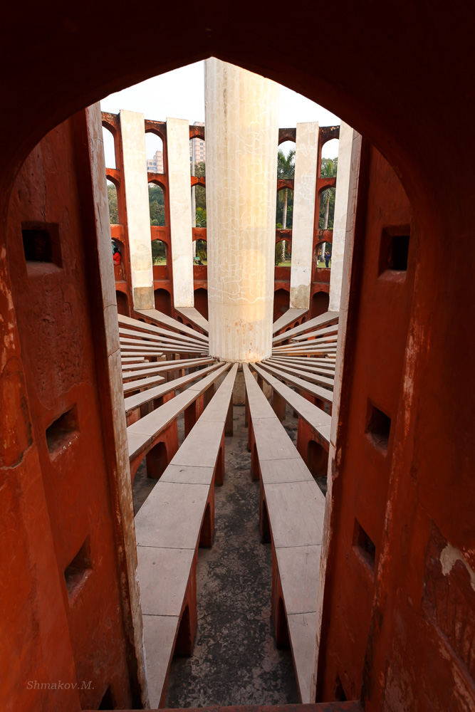 Фото 9. Экскурсия в обсерваторию Джантар-Мантар в Дели. Отзывы туристов о самостоятельных путешествиях по Индии (1/200; +0,3; 8; 320; 40).