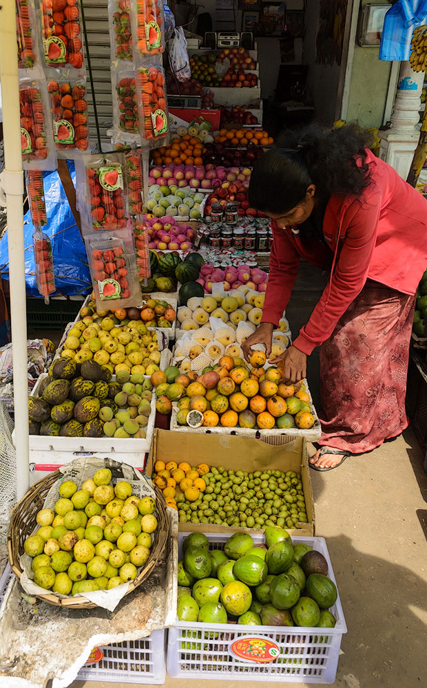 Фотография 2. Выбор фруктов на рынке в городе Nuwara Eliya не так уж и широк. Отдых в Шри-Ланке в мае. Отзывы туристов
