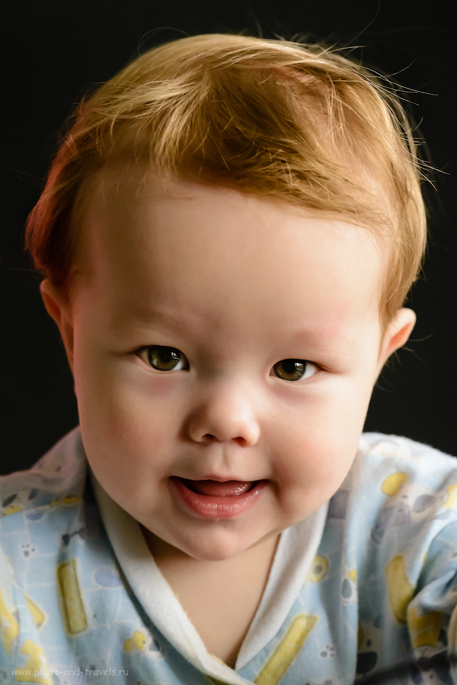 Фотография 1. Портрет сына, снятый при натуральном свете. Справа – окно, слева – серебристый отражатель. Настройки фотоаппарата: выдержка 1/160, f/6.3 ISO 6400, ФР=185.