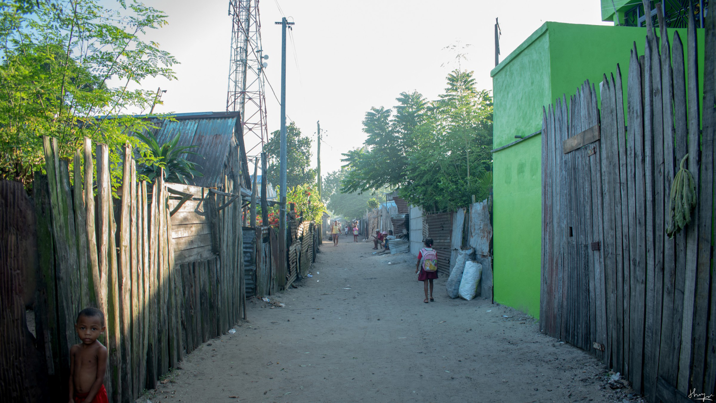 Фотография 24. Простая улица на Мадагаскаре. Подходит ли Nikon D5600 КИТ 18-55 AF-P для стритфото.